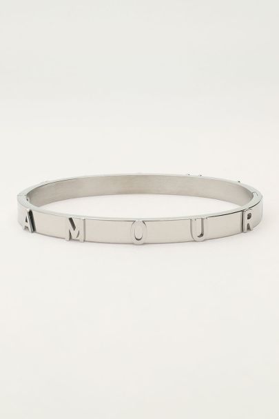 Bold bangle amour