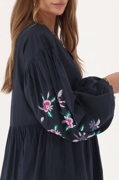 Donkerblauwe embroidery jurk met bloemen