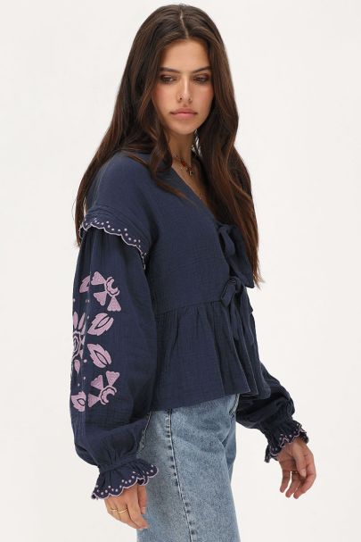 Blusa de gasa bordada con lazos