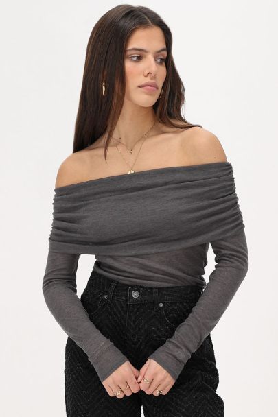 Donkergrijze off-shoulder top gedrapeerd