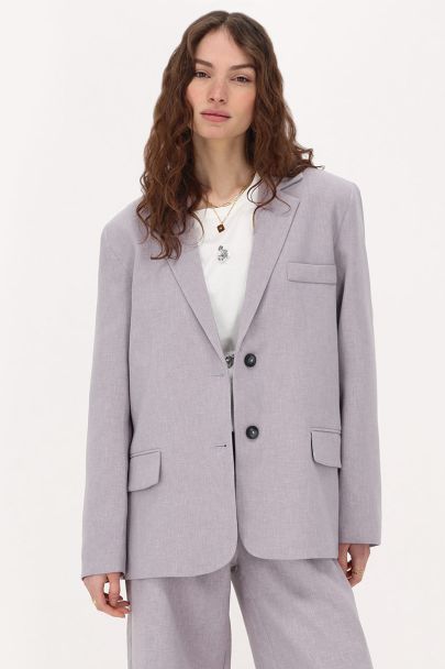 Fliederfarbener Oversize-Blazer mit Schlitz