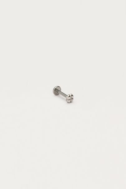 Iconic oor piercing met mini klaver