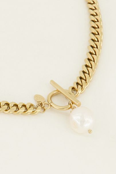 Chain necklace with freshwater pearl