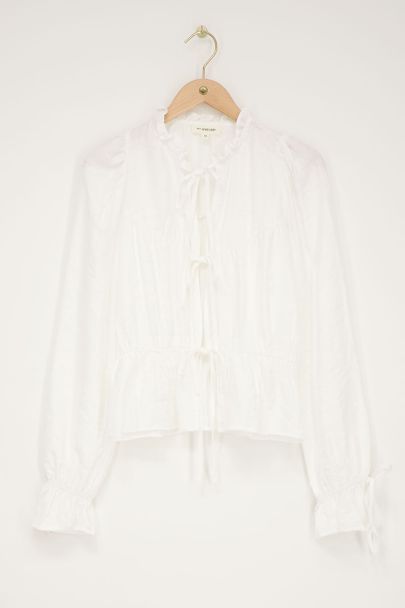 Witte jacquard top met strikjes en ruffle mouwen