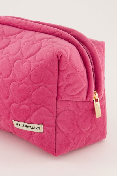 Rosa und rote Kulturtaschen mit Herzen