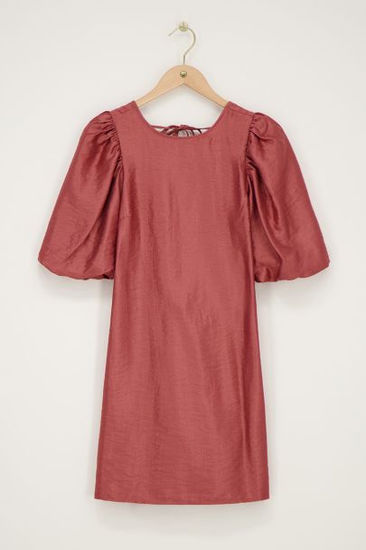 Pinkes Kleid mit Schleifen in Satinoptik