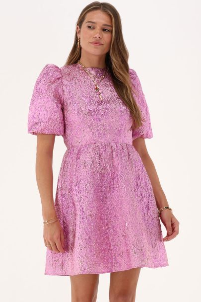Roze jacquard jurk met pofmouwen