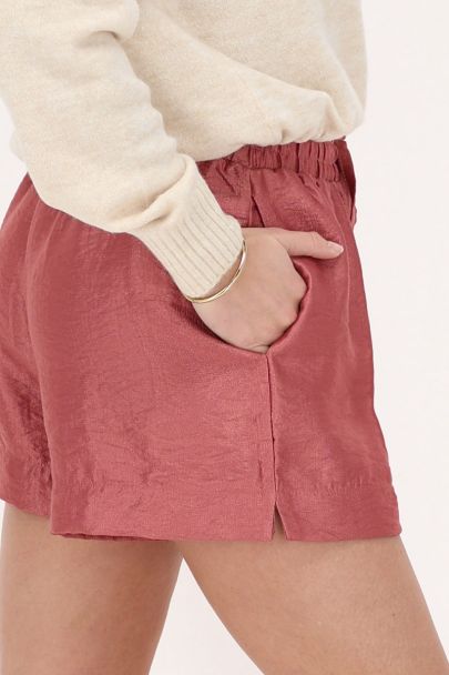 Pinke Satin-Shorts mit Biesem