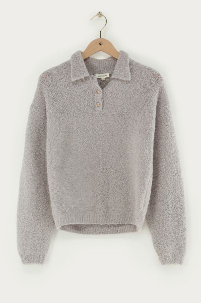 Graues langärmeliges Bouclé-Poloshirt