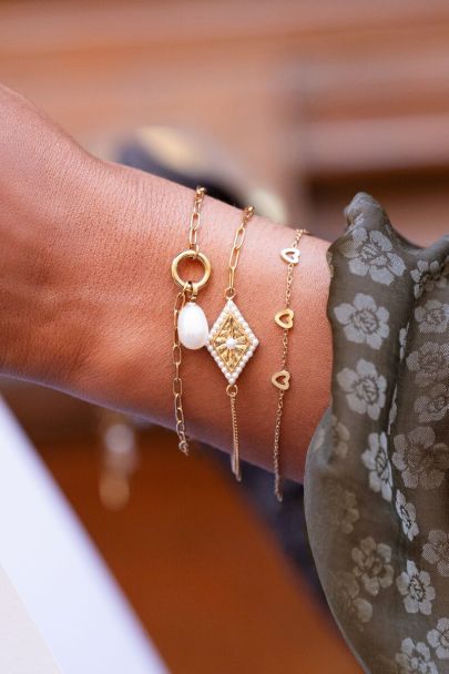 Armband met kleine hartjes 