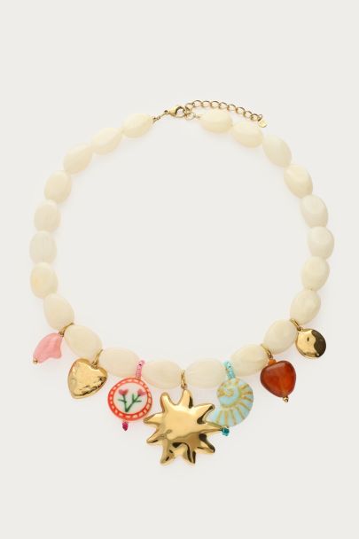 Beige kralen ketting met multikleur bedels