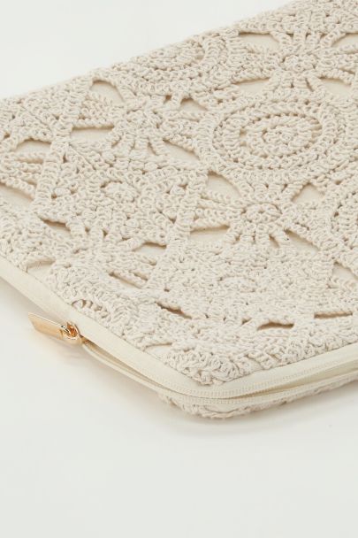 Housse pour ordinateur en crochet beige avec fleurs