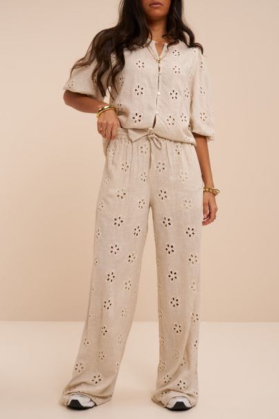 Pantalon beige avec broderies anglaises