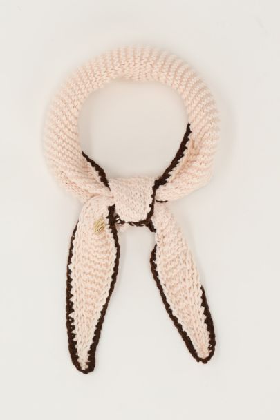 Beige mini gebreide sjaal met contrasterende rand