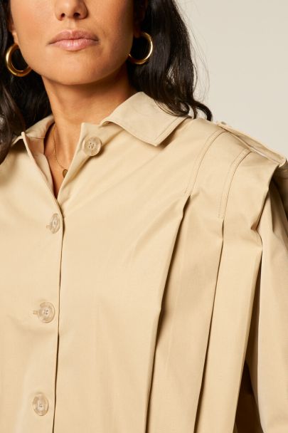 Beige short trench coat with pleats