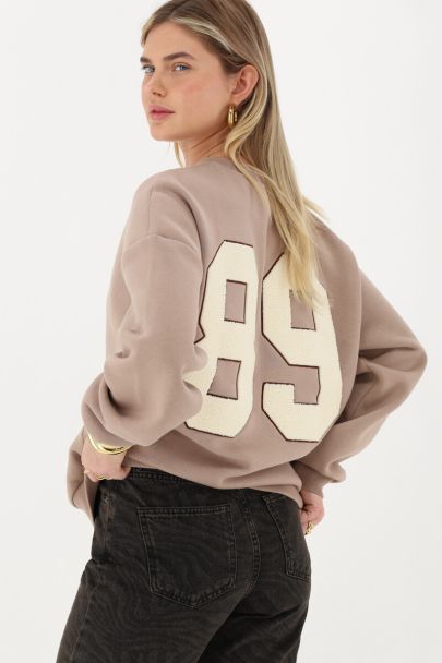 Sweat beige avec patch teddy