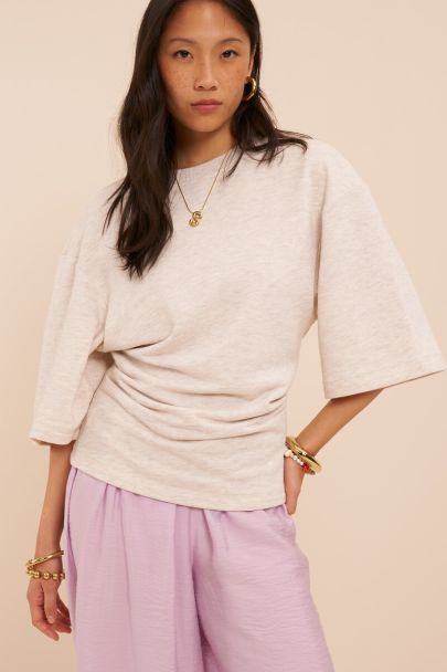 Beige top met korte mouwen en plooien
