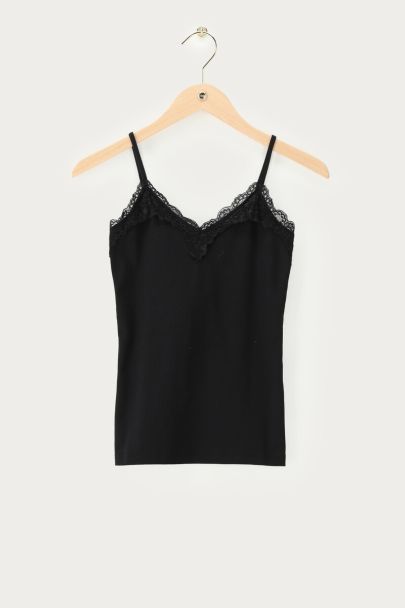 Schwarzes Basic-Oberteil mit Spitze