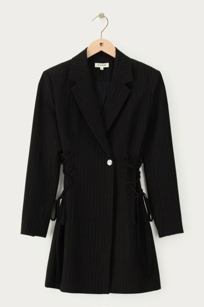Zwarte blazer jurk met veters en lurex krijtstreep