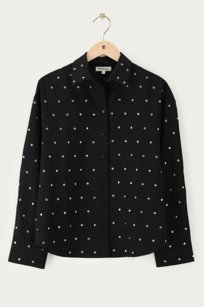 Schwarze Bluse mit silberfarbenen Nieten