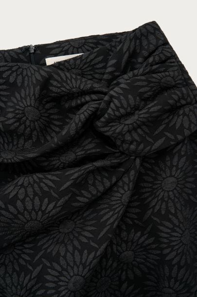 Schwarzer Jacquard-Skort mit Sonnenblumen