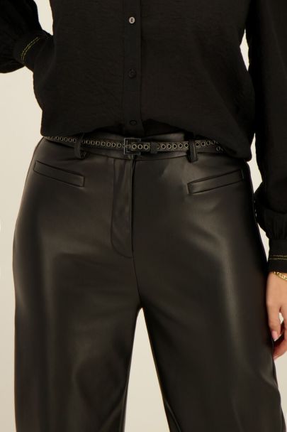 Zwarte smalle riem met zilverkleurige studs & details