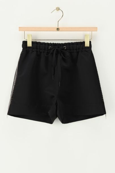 Zwarte satijnen short met ballchain