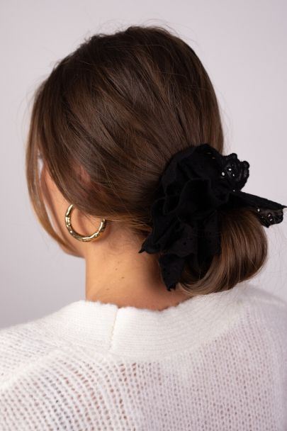 Zwarte scrunchie met embroidery
