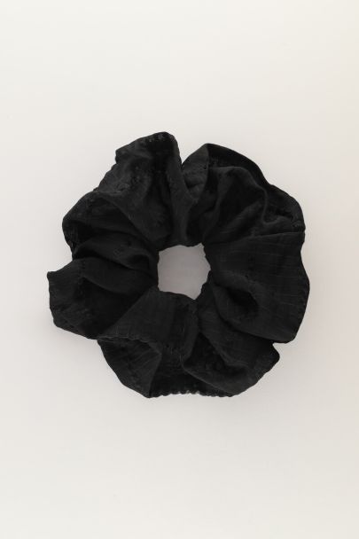 Zwarte scrunchie met structuur