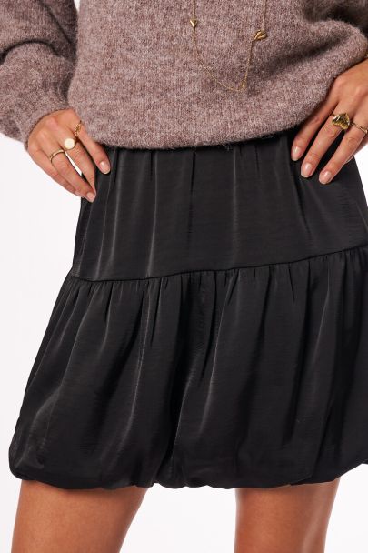 Jupe courte ballon noire satinée