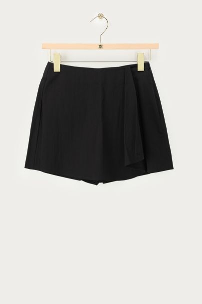 Zwarte skort met golvende plooi