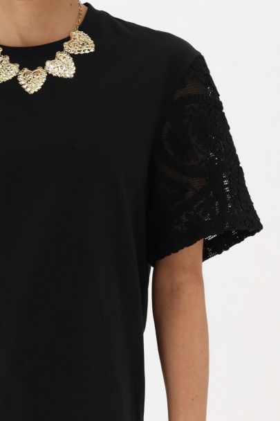 Zwart T-shirt met embroidery mouwen