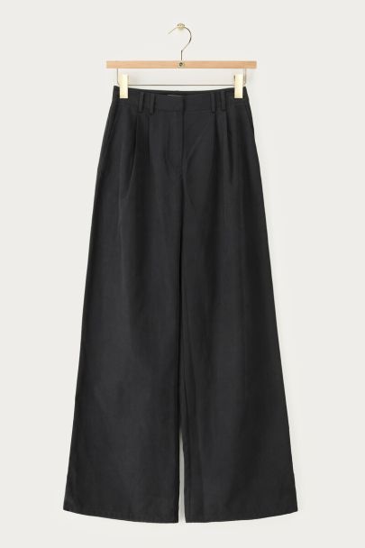 Black trousers with drawstring at the bottom