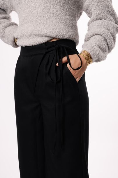 Zwarte broek met overlapping