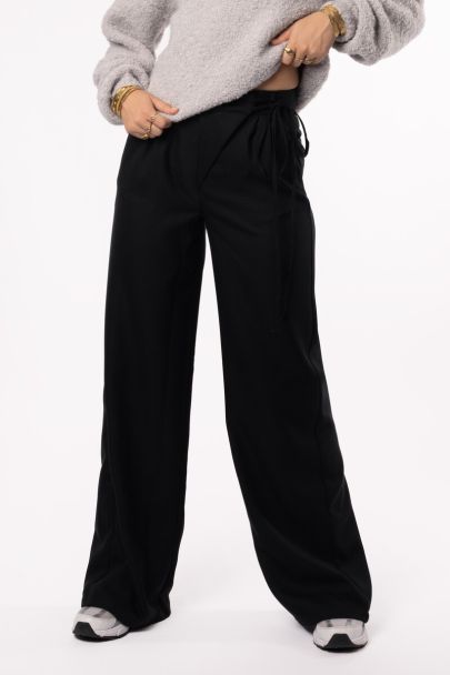 Zwarte broek met overlapping