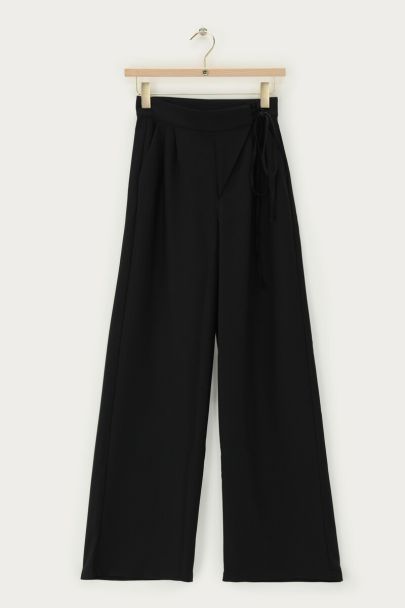 Zwarte broek met overlapping