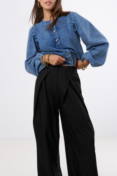 Schwarze Hose mit Bundfalten