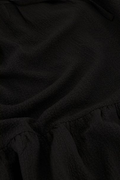 Robe large noire avec nœuds