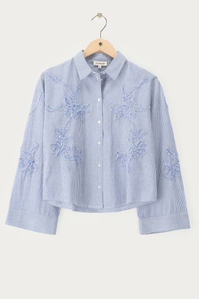 Blauw-wit gestreepte blouse met embroidery details