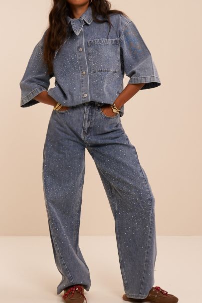 Blaue Barrel-Jeans mit Strasssteinen