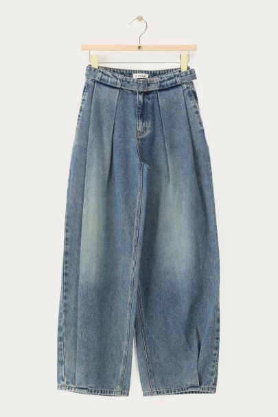 Blaue Barrel Jeans mit Bundfalten und Taschen