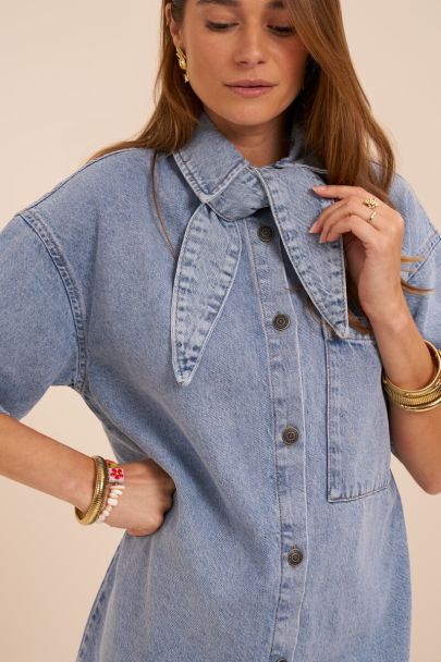 Robe en denim bleu avec détail nœud