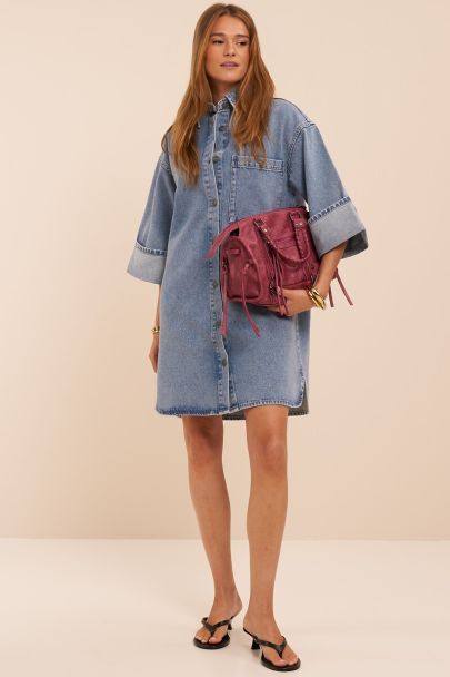 Blauwe denim jurk met korte opgerolde mouwen