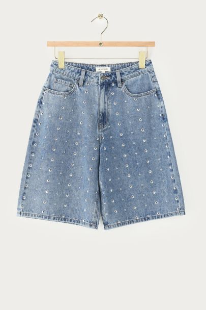 Blaue Denim-Shorts mit Nieten
