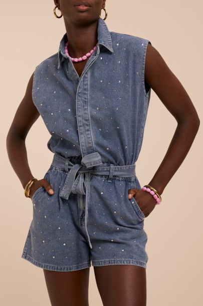 Combinaison en denim bleu &agrave; strass