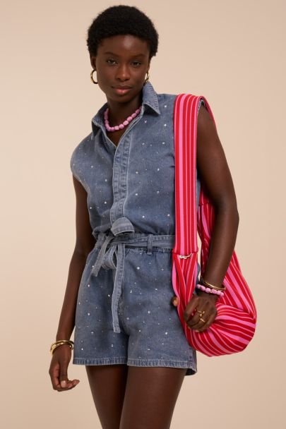 Combinaison en denim bleu &agrave; strass