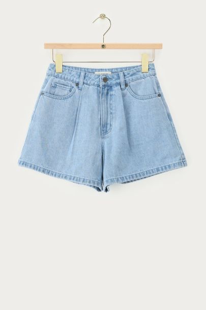 Blue denim shorts with pleats
