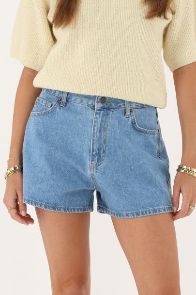 Short en jean bleu avec vague