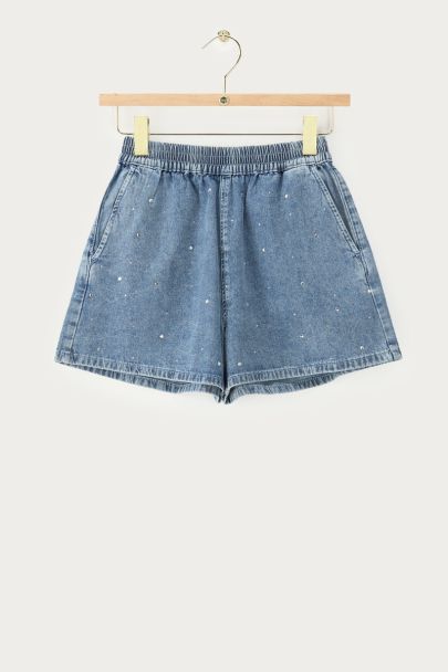 Blaue Shorts mit strassbesetzten Details 