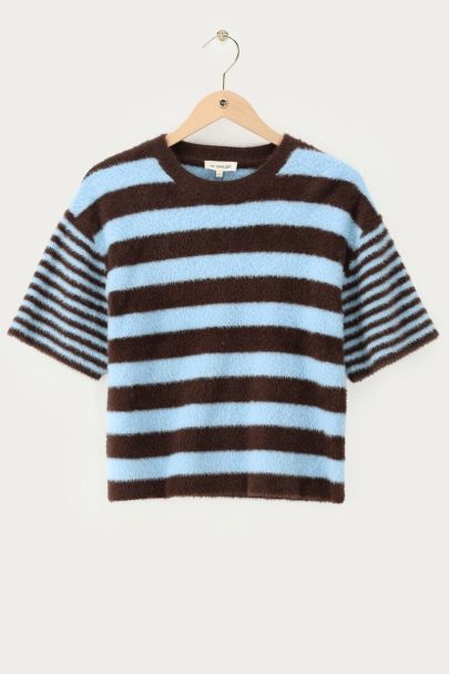 Pull rayé bleu à manches courtes